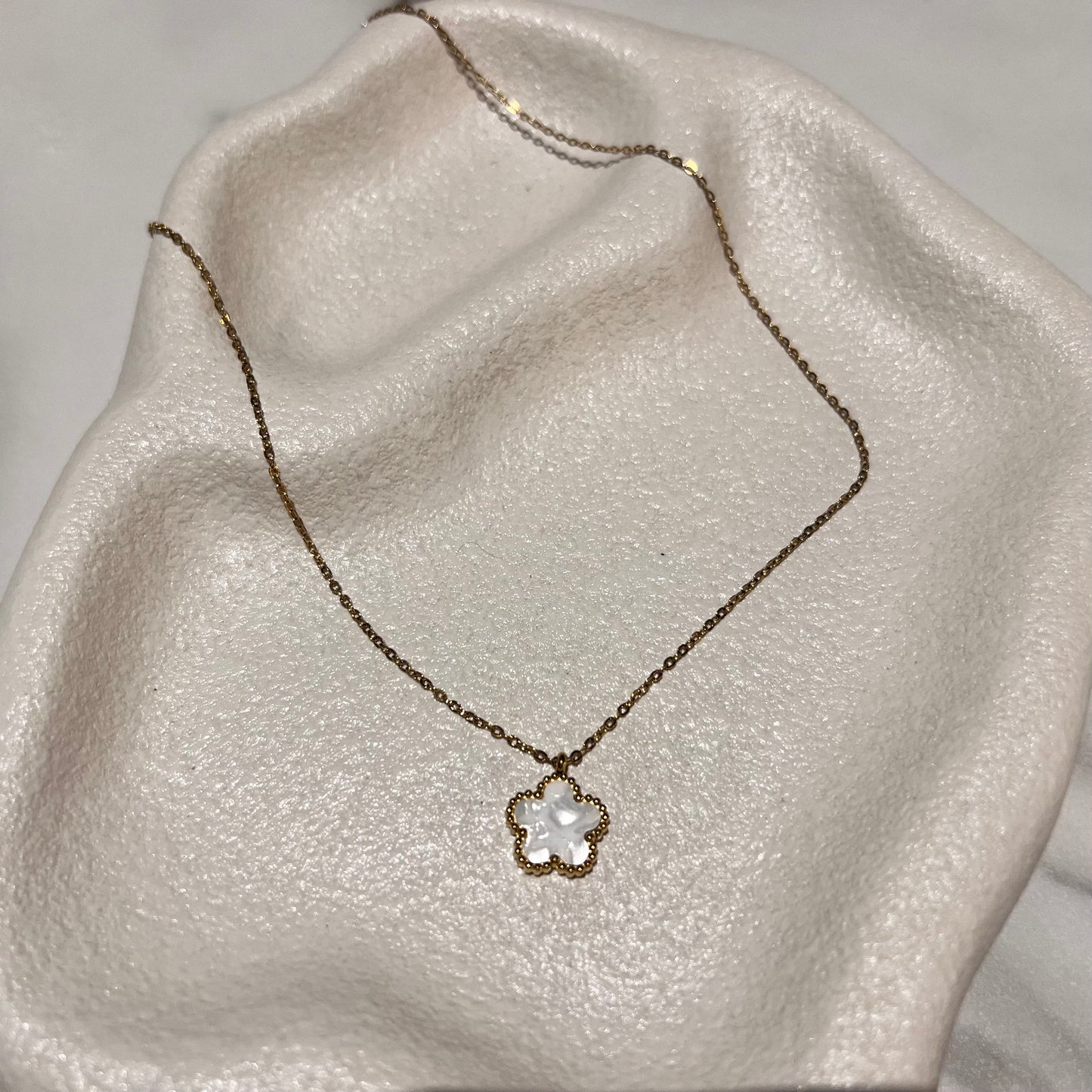 SOPHIE CLOVER NECKLACE